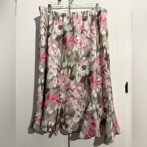 Laura Scott Dresses & Skirts - Laura Scott Woman 16W gorgeous skirt